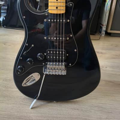 Squier Classic Vibe '70s Stratocaster HSS Left-Handed with Maple Fretboard 2019 - Present - Black