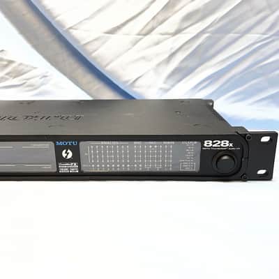 MOTU 828x Thunderbolt / USB 2.0 Audio Interface 2014 - Present - Black image 5