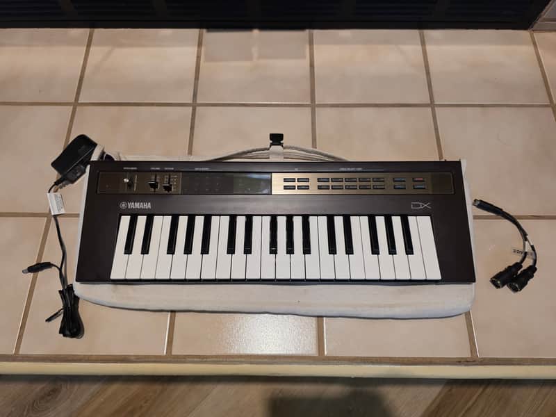 Yamaha Reface DX Mini Mobile Keyboard 2015 - Present - Black image 1