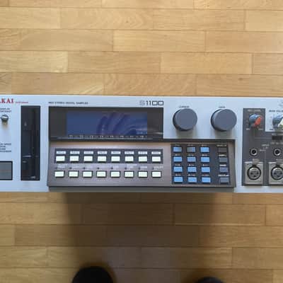 Akai S1100 MIDI Stereo Digital Sampler: New Display, FX and SCSI Cards, 5Mword RAM