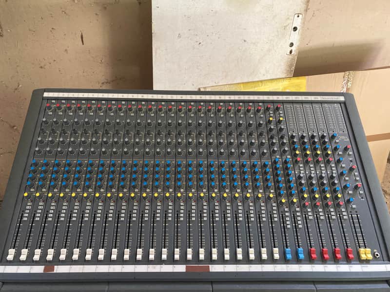 Soundcraft Delta 200