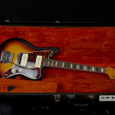 Fender Jazzmaster from 1966 in sunburst finish with original case image 14