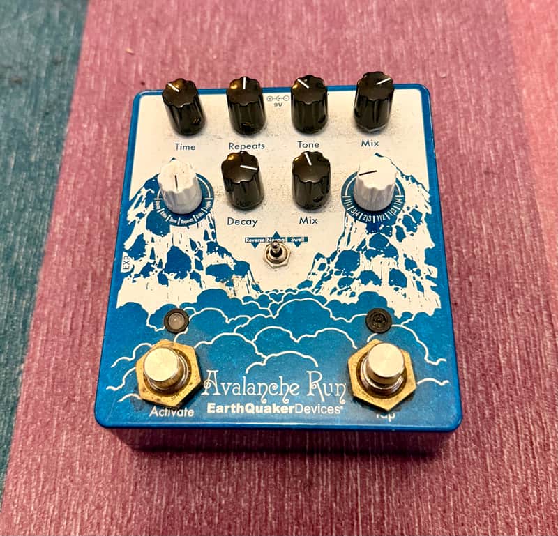 EarthQuaker Devices Avalanche Run Stereo Reverb & Delay with Tap Tempo V2
