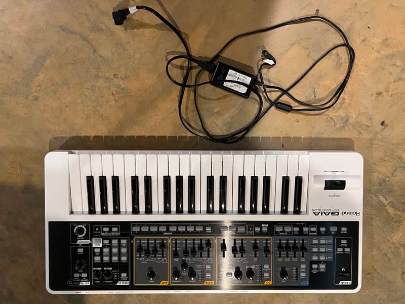 Roland SH-01 GAIA 37-Key Digital Synthesizer | Reverb