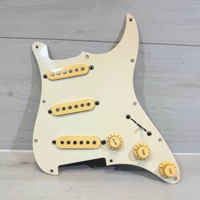 Uknown Loaded Stratocaster Pickguard Assembly – 3 Single Coil Pickups – Complete Wiring Harness – Aged White image 1