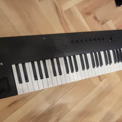 Native Instruments Komplete Kontrol A61 2018 - Present - Black image 4