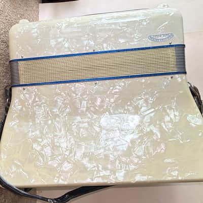 Salanti 41 / 120 "Ladies Sized" Accordion Near Mint Condition image 8
