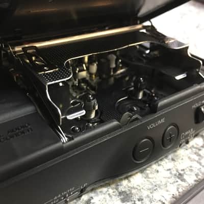 Sony TCD-D8 Portable DAT Recorder w/ Case image 11