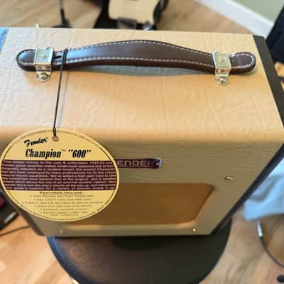 Fender Champion 600 5-Watt 1x6" Guitar Combo 2007 - 2012 - Two-Tone Blonde / Brown image 3