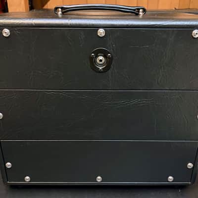 VBoutique USA VCube 1x12 Convertible Cabinet image 3
