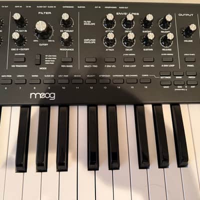Moog Messenger 32-Key Monophonic Synthesizer 2025 - Present - Black image 3