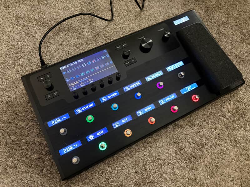 Line 6 Helix Multi-Effects Guitar Pedal & bag image 1