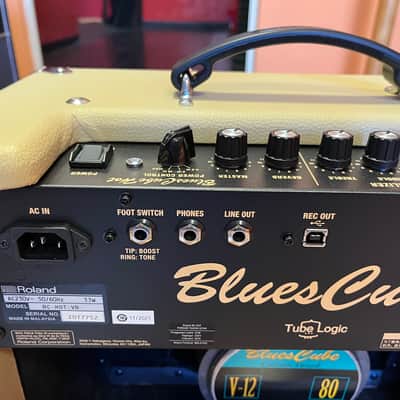 Roland Blues Cube Hot image 6