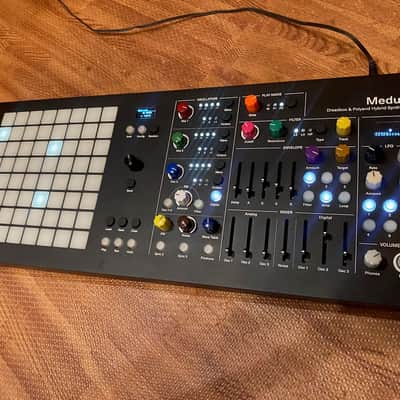 Polyend Dreadbox Medusa Hybrid Synthesizer 2018 - 2021 - Black image 3