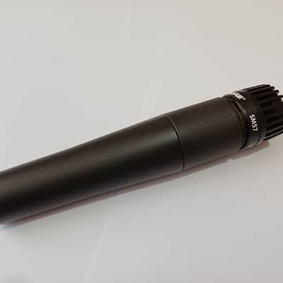Shure SM57 Cardioid Dynamic Microphone - with zip case and mic clip image 7