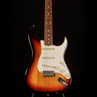 Squier JV Series '62 Vintage Stratocaster 1982 - 3-Color Sunburst image 2