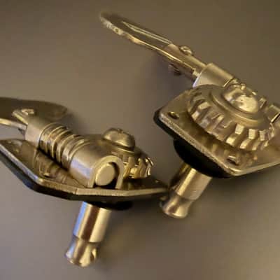 Rickenbacker 4001 & 4003 bass tuning heads [1L &1R] 1970s - Chrome image 4