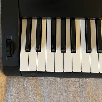 Casio WK-6000 76-Key Portable Workstation Keyboard (with cracked corner) image 3