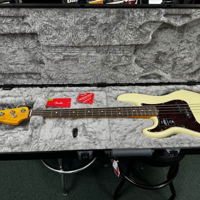 Fender American Pro II P-Bass *LEFTY*, Olympic White with Rosewood Fingerboard *IN STOCK* image 12