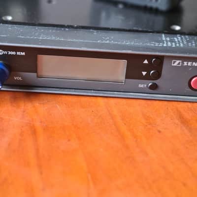 Sennheiser Sennheiser SRC-SAD Stereo Transmitter 790–822 MHz + EW-CAD IEM Receiver – German Tank System image 16