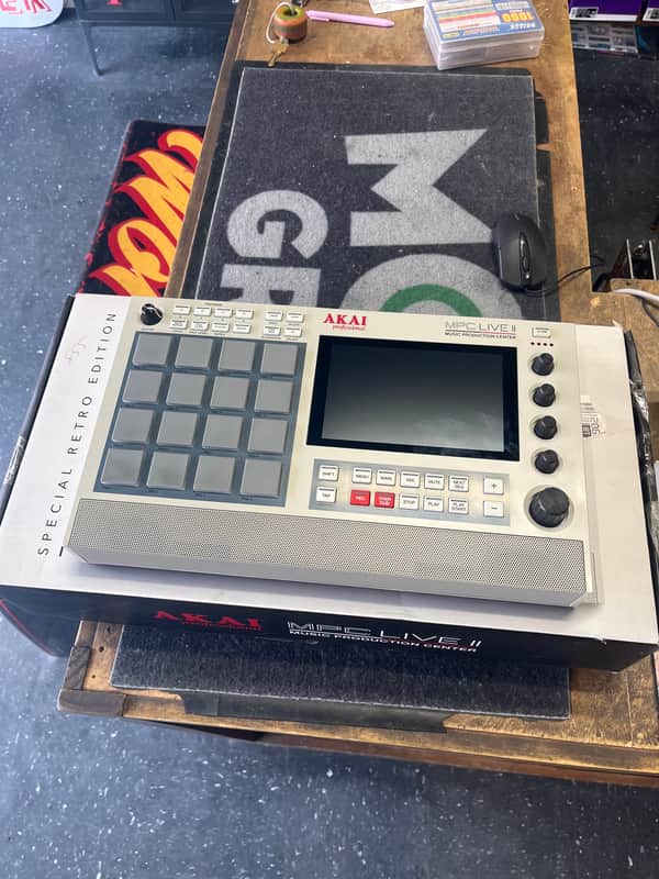 Akai MPC Live II Standalone Sampler / Sequencer Retro Edition 2020 - Present - Grey image 1