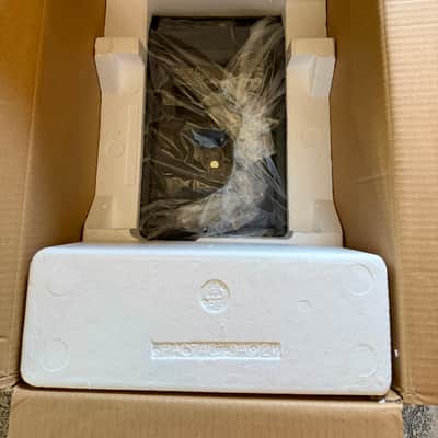 Electro-Voice Evolve 30M Portable Powered Column Loudspeaker System with SW Cover and Short Column Speaker Pole image 6