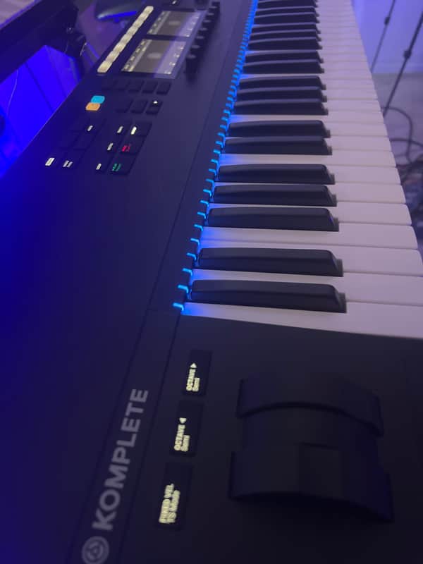 Native Instruments Komplete Kontrol S61 Mk2 2010s - Black image 1
