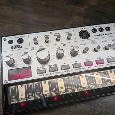 Korg Volca Bass Analog Bass Sequencer/Synthesizer 2013 - Present - Silver/Black image 2