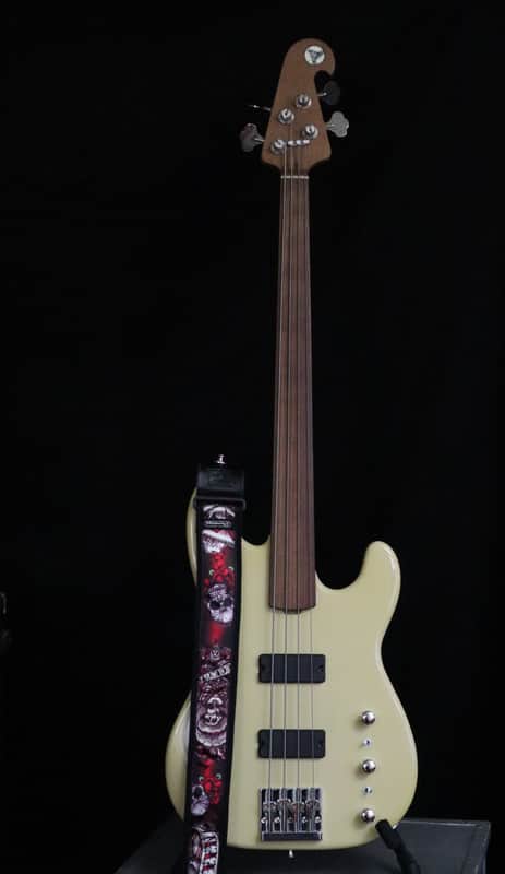 Hot Wire Bass Prezz Fretless 2022 - Nitro image 1