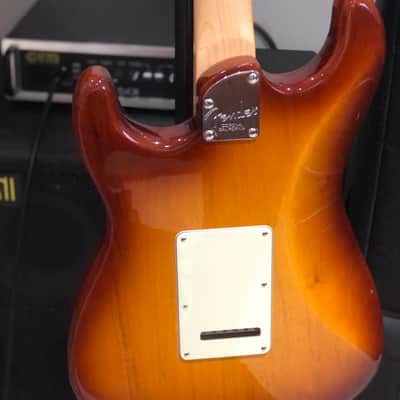 Fender American Elite Stratocaster with Rosewood Fretboard 2011 - 2015 3-Color Sunburst image 4