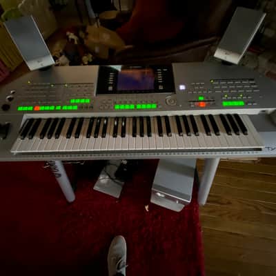 Yamaha Tyros2 61-Key Arranger Workstation Keyboard 2000s - Silver