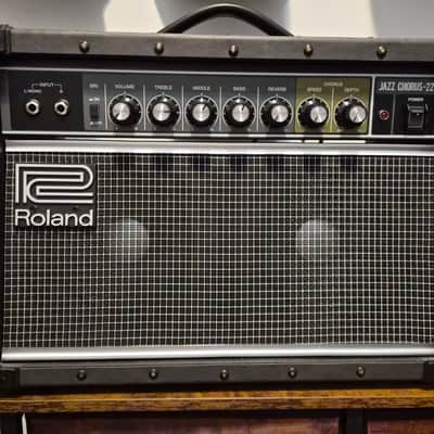 Roland JC-22 Jazz Chorus 2-Channel 30-Watt 2x6.5" Guitar Combo 2016 - Present - Black image 2