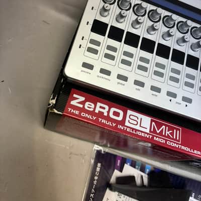 Novation ZeRO SL MKII Desktop MIDI DAW Controller 2008 - White image 3