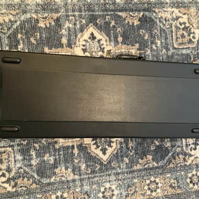 Fender Vintage Molded Hardshell Case for Strat or Tele 70s-80s - Black image 3