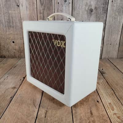 Vox 2011 AC4TV 4 Watt 1x10" Combo Amp, Near Mint - White image 4