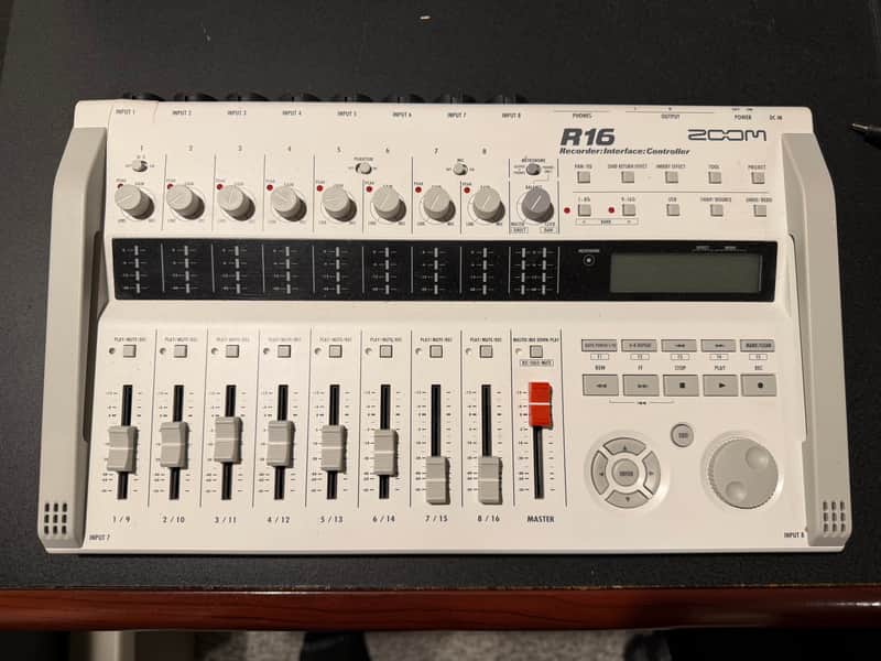 Zoom R16 image 1