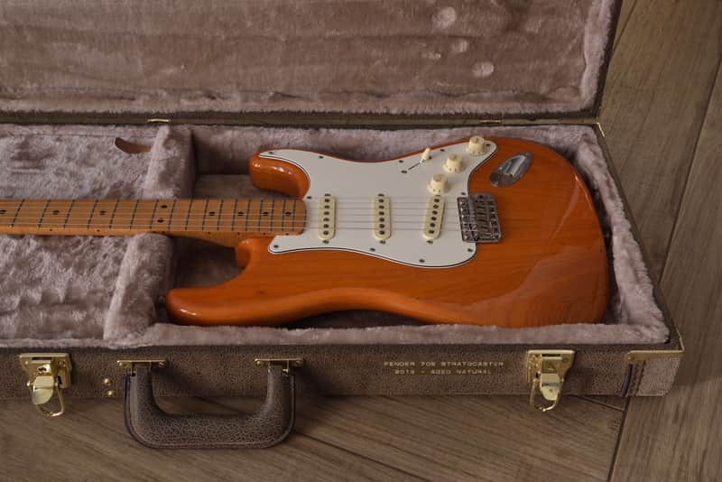 Fender Stratocaster ('70s Vintera series) - Aged Natural (with hardcase)