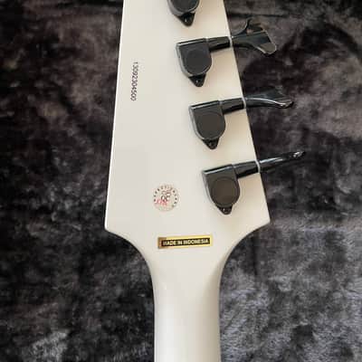 Epiphone Thunderbird IV Classic Pro 2013 - Alpine White + Epi hard case & candies image 12