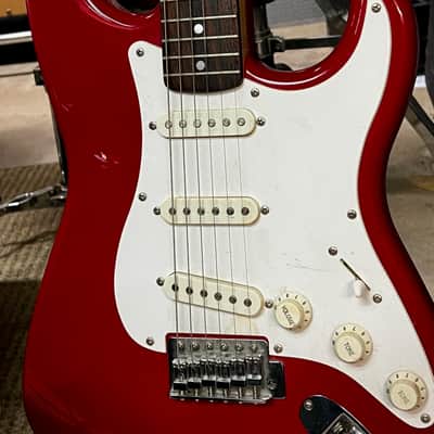 Fender Squire Strat circa 2000 - Candy Apple image 2