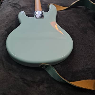 sterling stingray short scale image 3