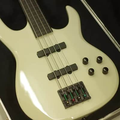 Carvin LB-70 1991 Fretless (w/ original hard-shell case) image 4