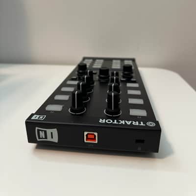 Native Instruments Kontrol X1 MK2 + Controller Stand + Sleeve image 4