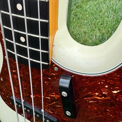Fender Custom Shop 1961 Jazz Bass Closet Classic Custom Shop 2012 - Artic White Nitro (Relic Checking) image 9