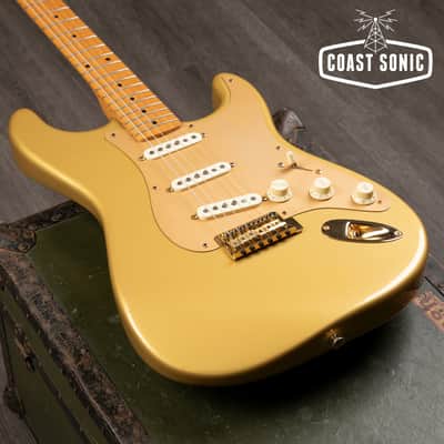 2004 Fender 50th Anniversary Classic 50's Stratocaster Aztec Gold image 6
