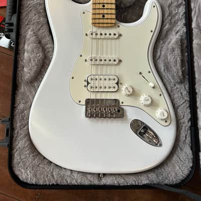Fender Juanes Signature Stratocaster - Luna White 8lbs. 1.6oz. #JL230573  Hardshell Case image 2