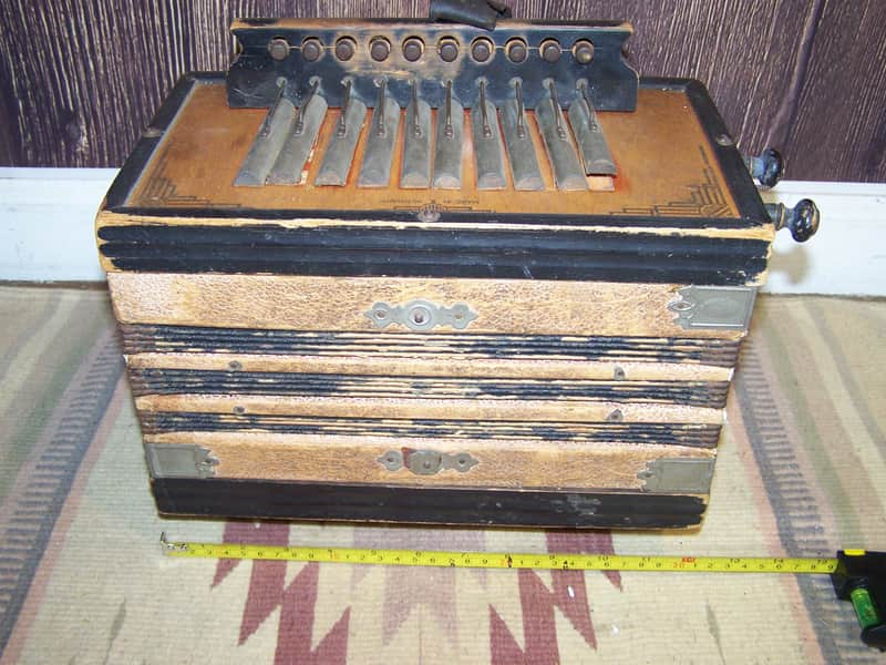 Unbranded Vintage German Concertina/Squeeze Box, 1960? image 1