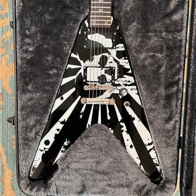 Epiphone Robb Flynn Signature "Love / Death" Baritone Flying V 2011 - Ebony with Love / Death Graphic image 1