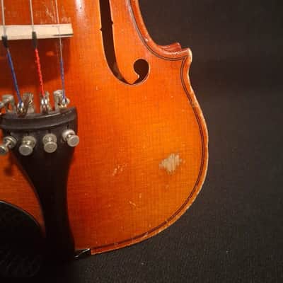 Suzuki 3/4 Violin w/case, bow, and rosin image 5