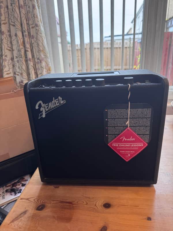 Fender Mustang LT25