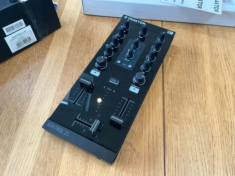 Native Instruments Traktor Kontrol Z1 2010s - Black image 1
